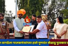 दिनेश बागडेला पालकमंत्र्यांच्या हस्ते गुणवंत खेळाडू पुरस्कार प्रदान