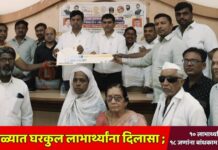 पारोळ्यात घरकुल लाभार्थ्यांना दिलासा ; १० लाभार्थ्यांना चावी, १८ जणांना बांधकाम परवानगी