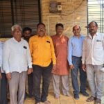 dilip-tiwari-jalgaon-with-banana-farmers